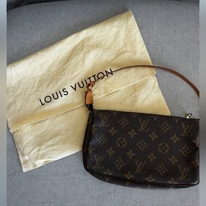 Authentic Louis Vuitton Pochette